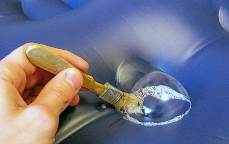 Как починить надувной матрас в домашних условиях