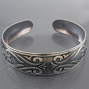 Как почистить серебро от желтизны?