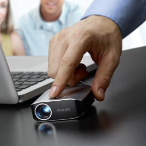 Как подключить проектор к ноутбуку?