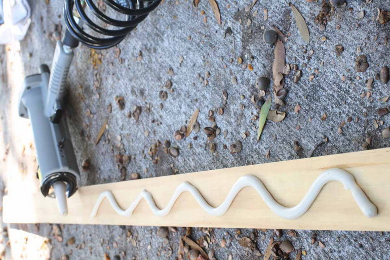 Как пользоваться жидкими гвоздями: назначение, состав и срок годность Как пользоваться жидкими гвоздями: назначение, состав и срок годность