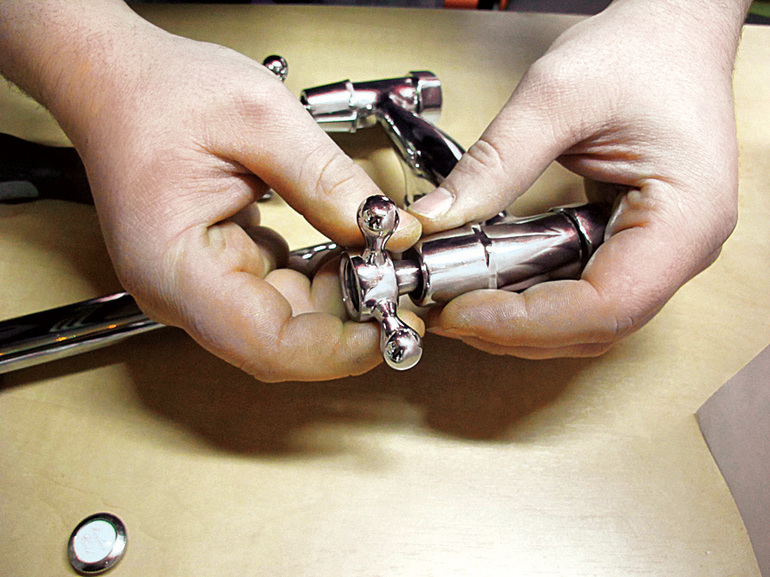 Как поменять прокладку в водопроводном кране на кухне или в ванной Как поменять прокладку в водопроводном кране на кухне или в ванной