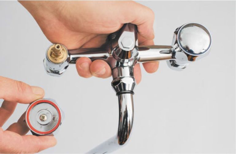 Как поменять прокладку в водопроводном кране на кухне или в ванной Как поменять прокладку в водопроводном кране на кухне или в ванной