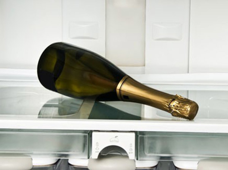 Как правильно, аккуратно и безопасно открывать шампанское Как правильно, аккуратно и безопасно открывать шампанское