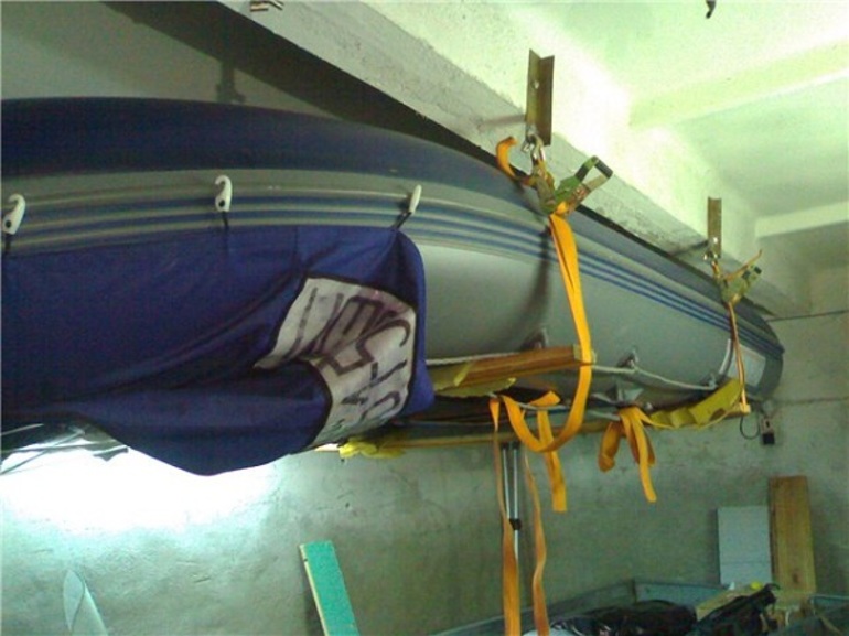 Как правильно хранить лодку ПВХ зимой