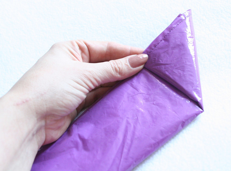 Как правильно и компактно сложить целлофановые пакеты Как правильно и компактно сложить целлофановые пакеты