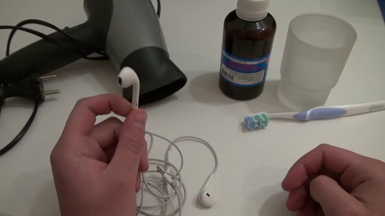 Как правильно почистить наушники от серы и грязи Как правильно почистить наушники от серы и грязи