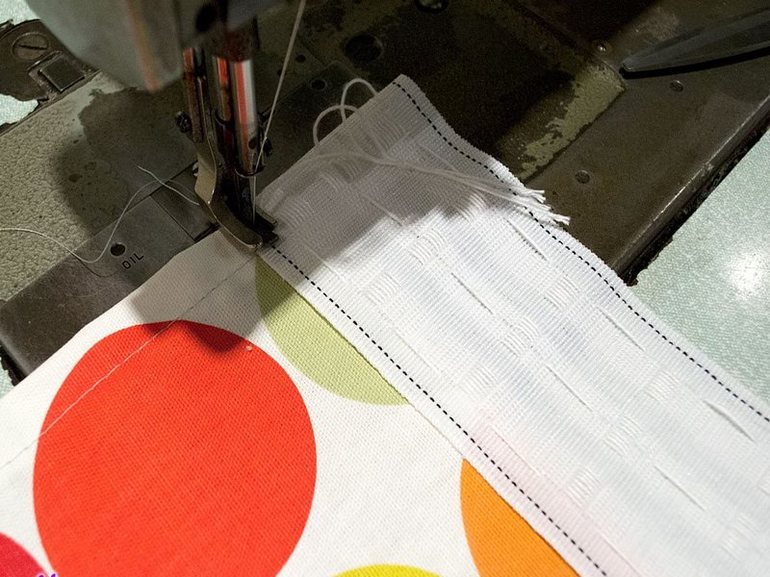 Как правильно подшить шторы своими руками