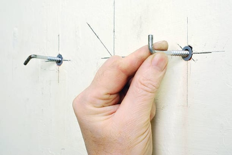 Как правильно повесить зеркало на стену своими руками Как правильно повесить зеркало на стену своими руками