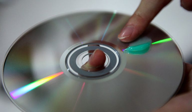 Как правильно убрать царапины с диска своими руками