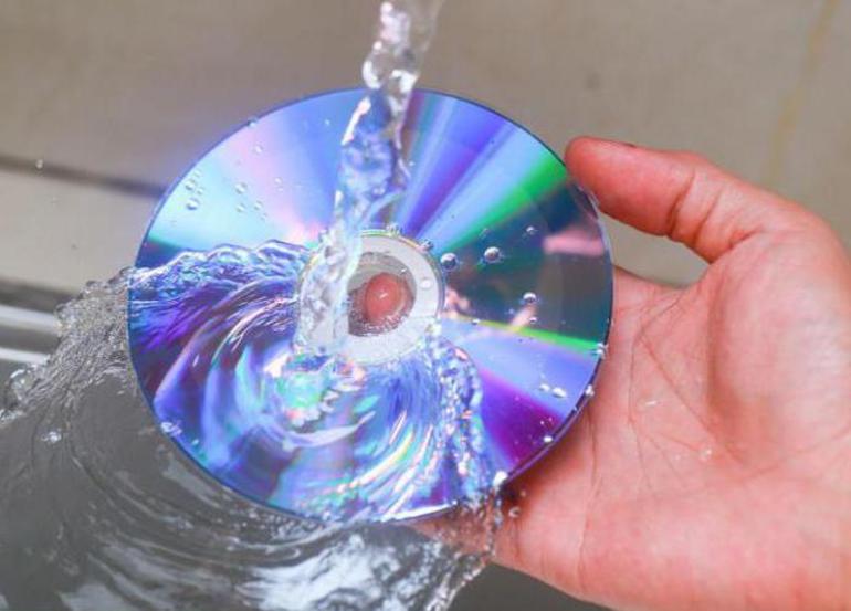 Как правильно убрать царапины с диска своими руками