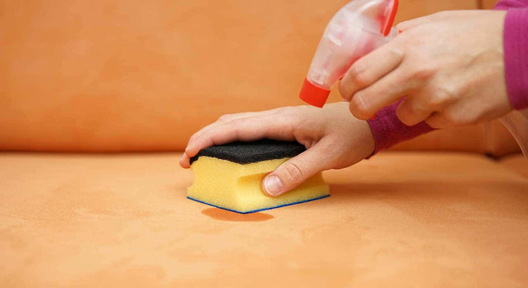 Как самостоятельно убрать пятна с дивана в домашних условиях Как самостоятельно убрать пятна с дивана в домашних условиях