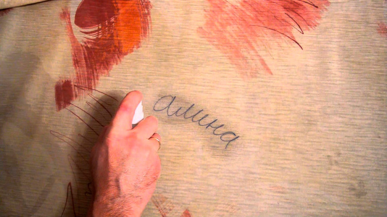 Как самостоятельно убрать пятна с дивана в домашних условиях Как самостоятельно убрать пятна с дивана в домашних условиях