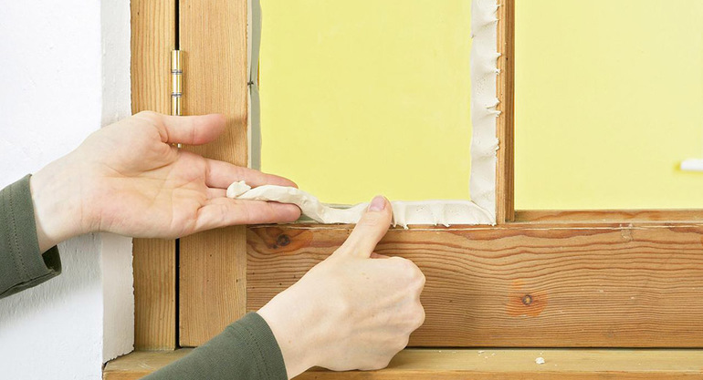 Как самостоятельно утеплить пластиковые окна снаружи, если продувает