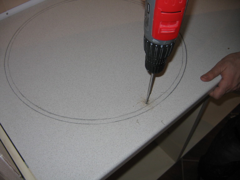 Как самостоятельно вырезать отверстие под мойку в столешнице Как самостоятельно вырезать отверстие под мойку в столешнице