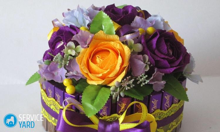 Как сделать цветы из конфет и гофрированной бумаги своими руками?