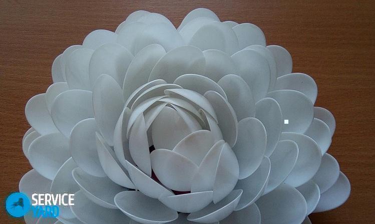 Как сделать кувшинку из пластиковых ложек своими руками? Пошагово