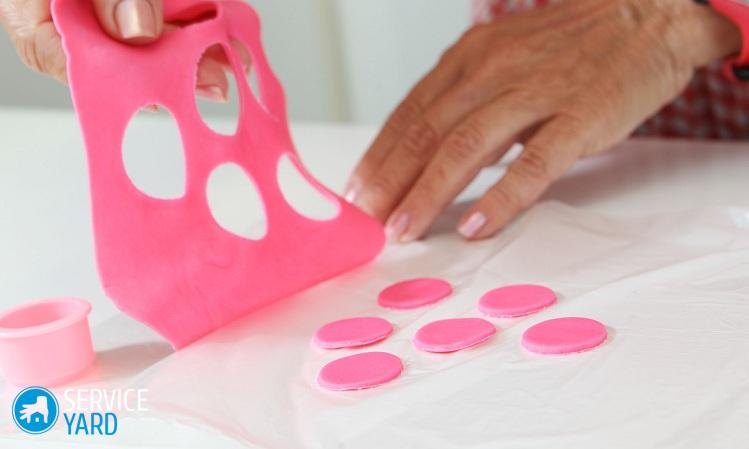 Как сделать одежду для кукол из пластилина?