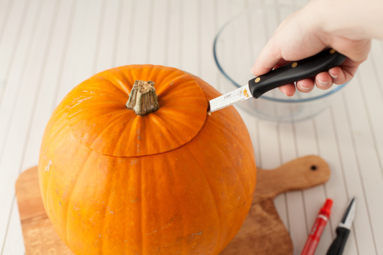 Как сделать тыкву на Хэллоуин в домашних условиях