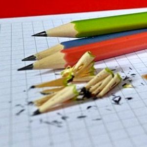 Как точить ножом карандаши?