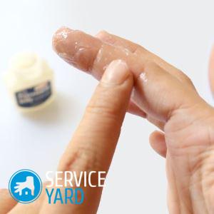 Как убрать клей от наклейки с одежды?