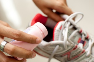 Как убрать неприятный запах из обуви в домашних условиях