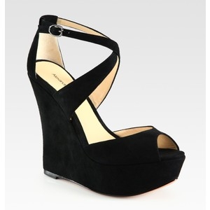 Как убрать с замши жирное пятно