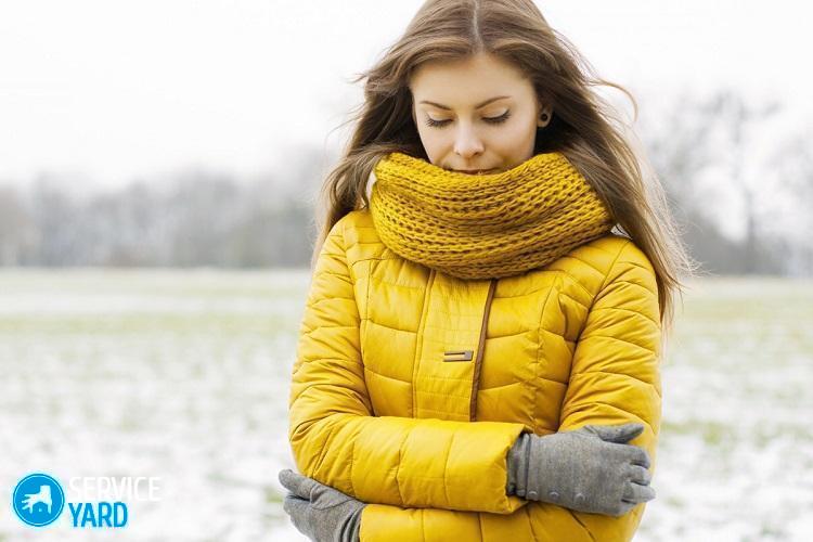 Как убрать засаленность с пуховика?