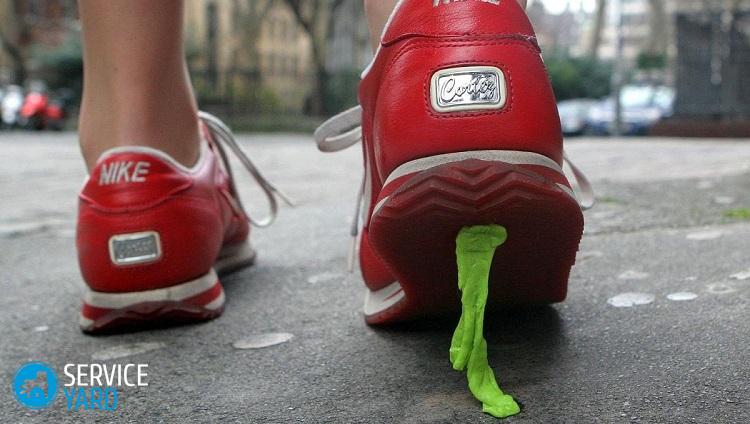 Как убрать жвачку с куртки?