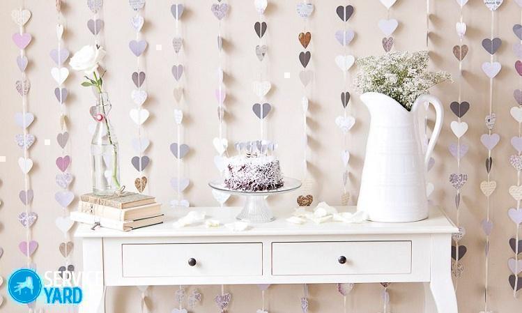 Как украсить комнату к 14 февраля своими руками?