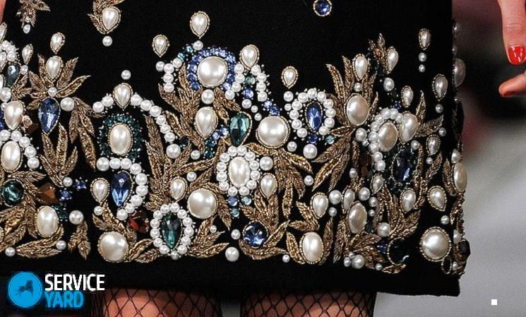 Как украсить платье?