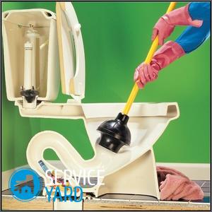 Как в домашних условиях прочистить унитаз от засора?