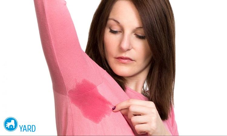 Как вывести запах пота с одежды под мышками?