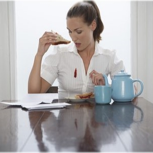 Как вывести жирное пятно с одежды