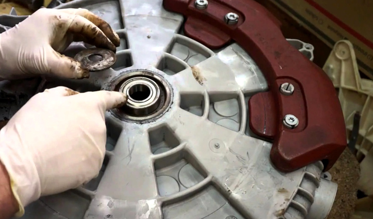 Как заменить и натянуть ремень в стиральной машине Как заменить и натянуть ремень в стиральной машине