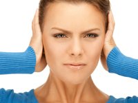 Капати чи камфорне масло у вухо: застосування для лікування