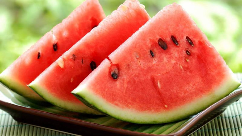 Кавун ягода або фрукт? Кавун або диня що корисніше, можна їсти кісточки кавуна?