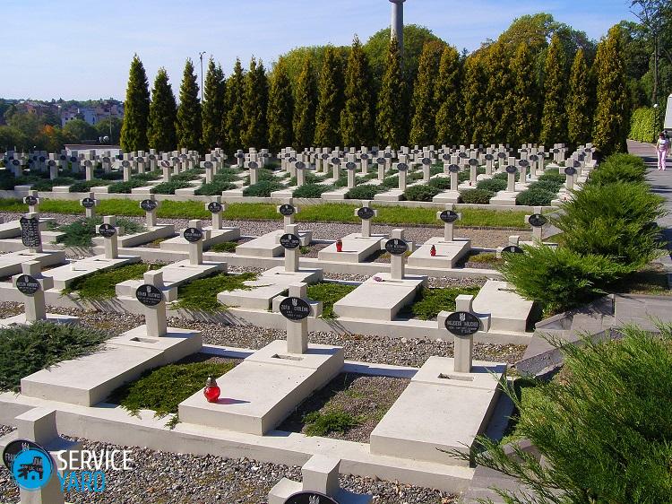 Когда ставят памятник после похорон?