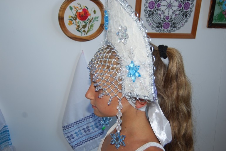 Кокошник для Снегурочки своими руками: пошаговый мастер-класс Кокошник для Снегурочки своими руками: пошаговый мастер-класс