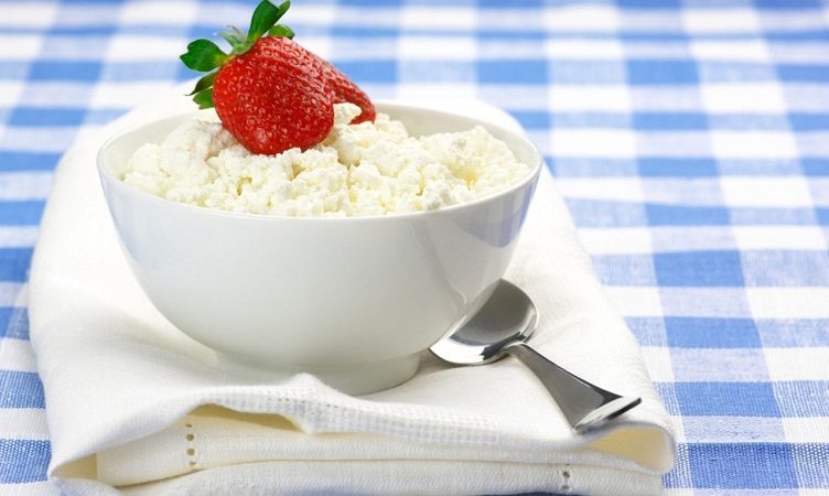 Коли і як вводити сир в прикорм дитині?