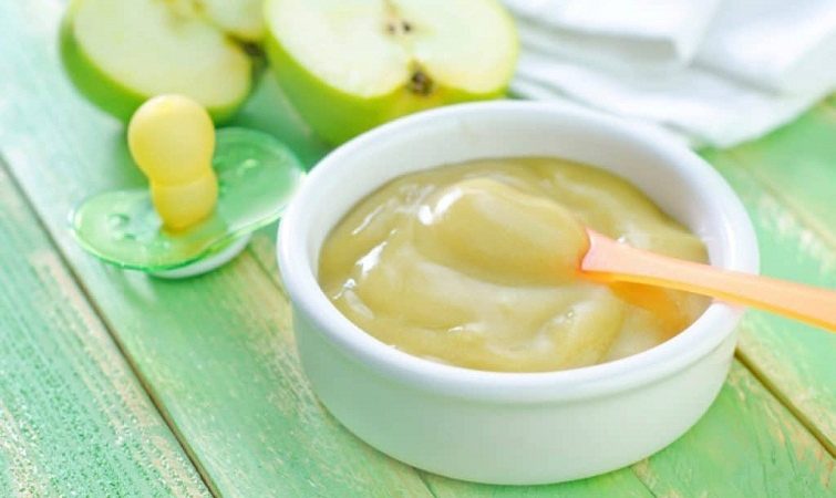 Коли і як вводити яблука і яблучне пюре в прикорм немовляті?