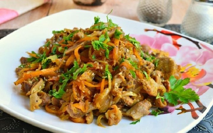 Курячі шлунки по-корейськи: 2 запаморочливі рецепти з докладним описом