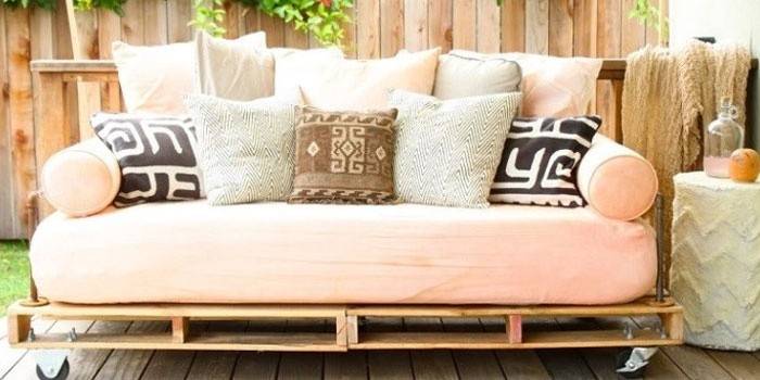 Ліжко з піддонів