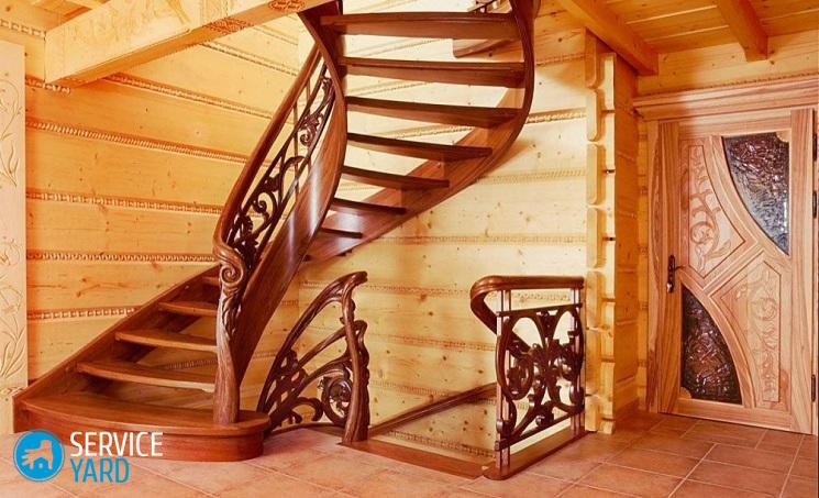 Лестница на второй этаж на даче