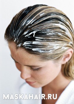 Маска для волосся з сметани, яйця і меду