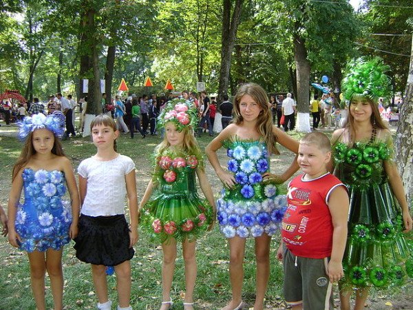 Маскарадні костюми з підручних матеріалів