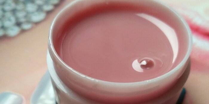 Матеріали для нарощування нігтів гелем та акрилом