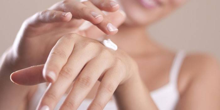 Мазь від фурункулів витягаюча, з антибіотиками і заживляющая — найефективніші з описом і цінами