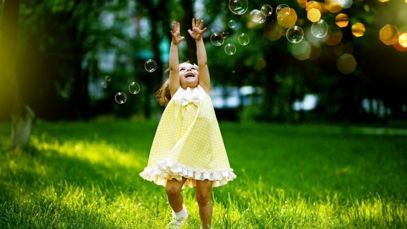 Імена для дівчаток рідкісні та красиві в 2024 році: по місяцях, православним календарем, популярні