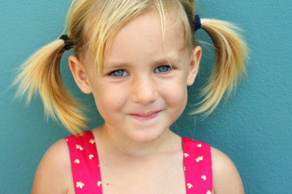 Модні дитячі зачіски для дівчаток – фото: на короткі та довгі волосся