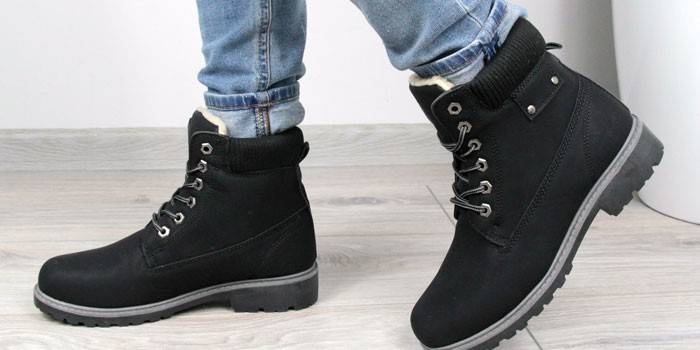 Модна зимове взуття 2017-2018 роки для жінок і чоловіків